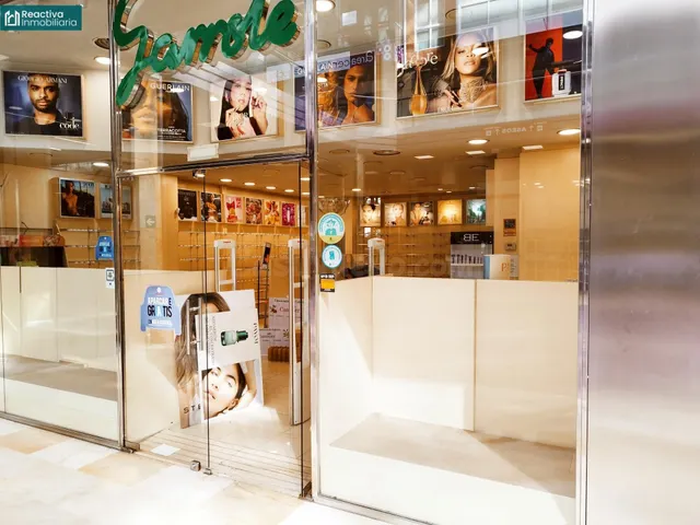Amplio local comercial en Área Central - foto 4