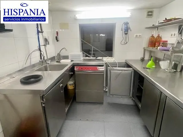 Se vende local en pleno Paseo Marítimo con licencia. — 7