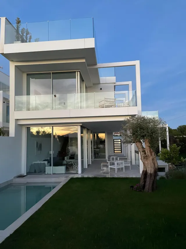 ESPECTACULAR VILLA A ESTRENAR — 21