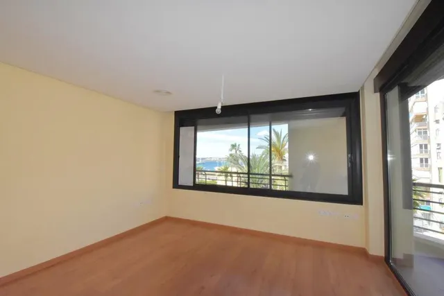 Amplio piso SE VENDE en Torrevieja – 3 habitaciones, terraza y garaje incluido — 6