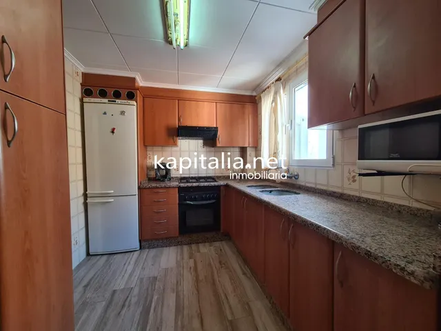 PISO EN EXCLUSIVA EN AYELO DE MALFERIT DE GRANDES DIMENSIONE - foto 2