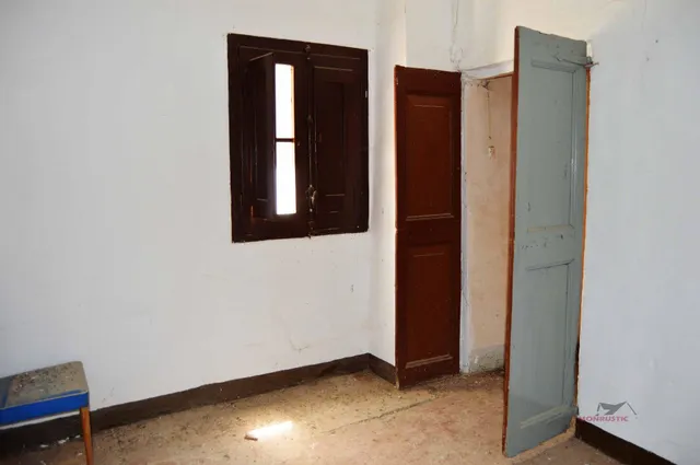GRAN CASA 511 M2 EN VENTA, PARA REFORMAR INTEGRAMENTE, CON 2 SALIDAS INDEPENDIENTES EN CONESA — 36