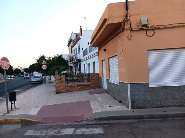 LOCAL EN ALQUILER CON EXCELENTE UBICACIÓN Y GRAN POTENCIAL - foto 3