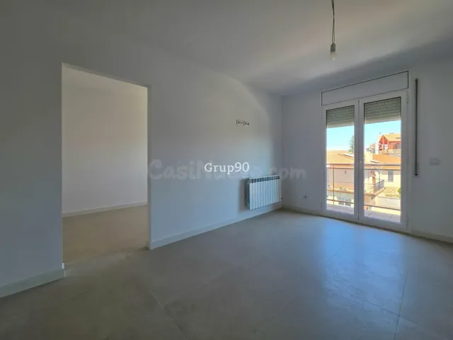 ¡A ESTRENAR! ESPECTACULAR CASA ADOSADA CON GRAN JARDÍN A 20  - foto 4