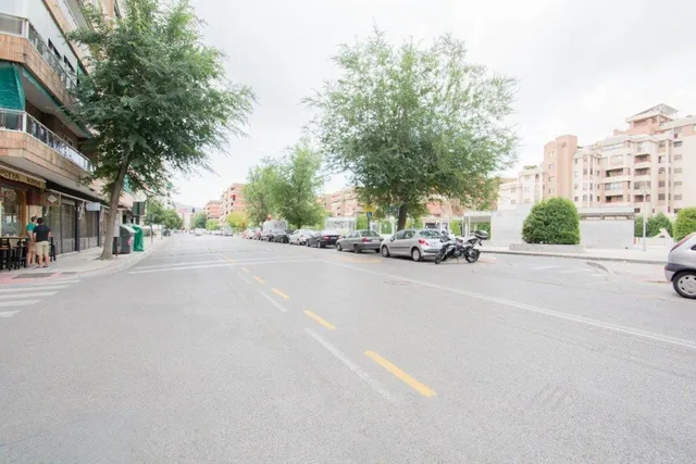 Se vende plaza de aparcamiento cerrada junto Alhamar — 17