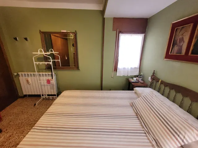 Impresionante Chalet con Amplio Terreno y Piscina en las Afueras de Zaragoza — 40