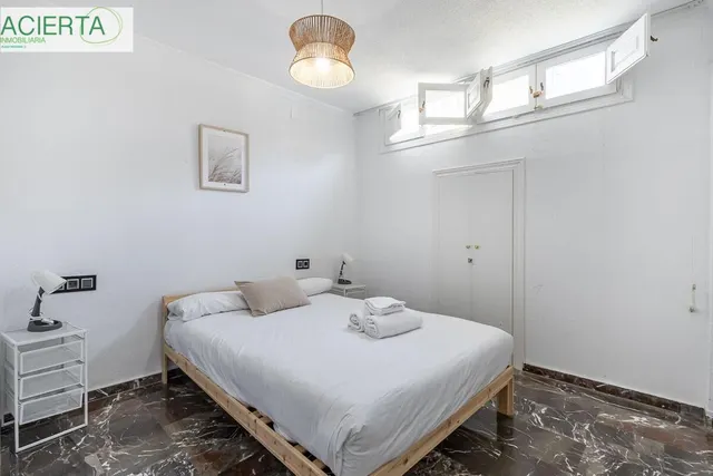 PISO CON LICENCIA TURISTICA EN CALLE NAVAS — 11