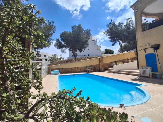 CHALET EN ORIHUELA COSTA CON GRAN PARCELA Y PISCINA PRIVADA — 6