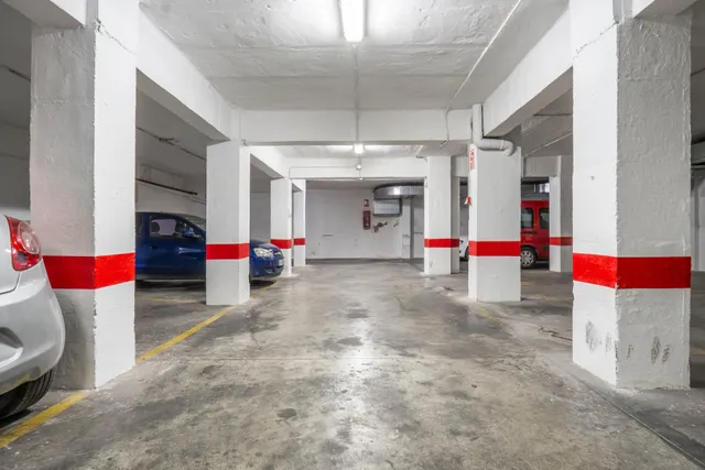 Alquiler plaza de aparcamiento para moto en Arabial — 11