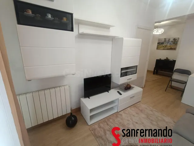 Se alquila piso de TEMPORADA de dos habitaciones en la calle