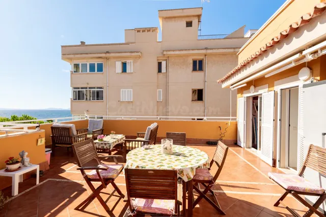 Ático con balcón, terraza y vistas al mar en Cala Estancia,  - foto 2