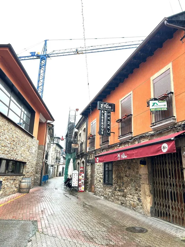 Hostal-Albergue en Funcionamiento en el Camino de Santiago — 2