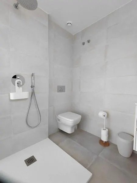 ALTO STANDING - Se vende bonita y amplia VILLA CON SOTANO Y PISCINA PRIVADA, 300 metros de parcela.- — 28
