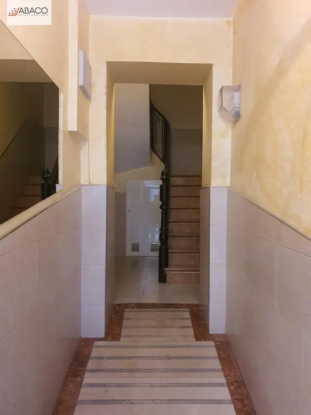 Amplio Edificio en el Corazón de Alicante - Oportunidad Única — 2