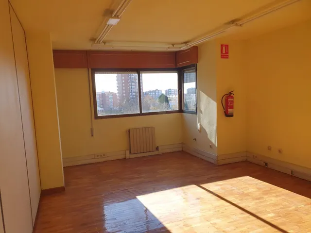 OFICINA LUMINOSA PLAZA JUAN DE AUSTRIA — 19
