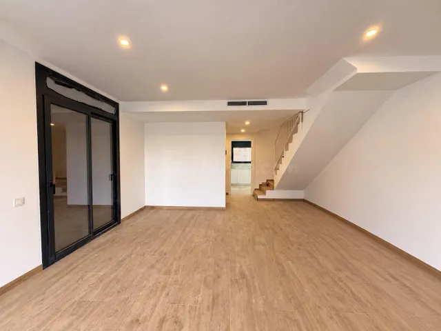 CASA A ESTRENAR DE 4 habitaciones Y ZONA PARQUING — 4