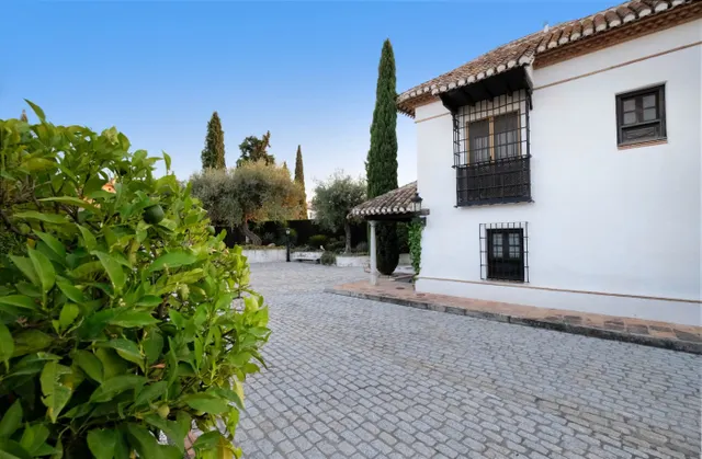 CASA DE LUJO EN LA ZUBIA — 14