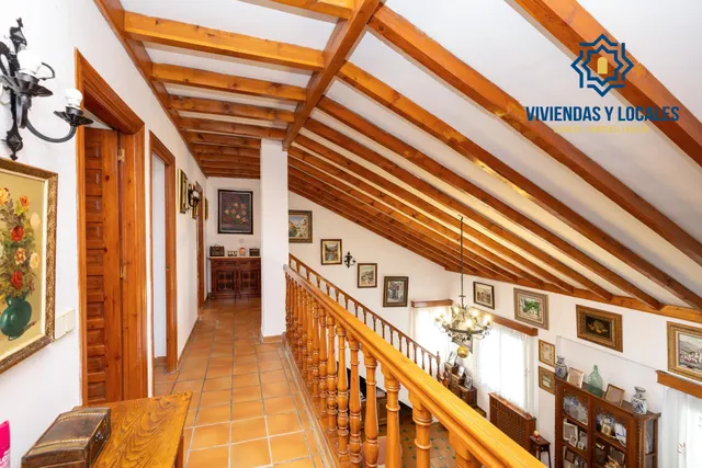 Amplio chalet independiente de 5 dormitorios en la entrada de Ogíjares — 30