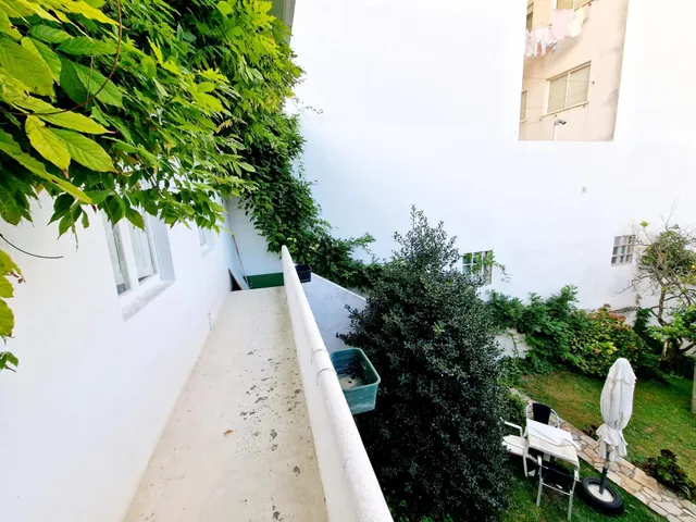 EXCLUSIVO CONJUNTO DE DOS CASAS CON JARDÍN Y GARAJE A 300 METROS DE LA PLAYA DE A RAPADOIRA – FOZ — 44