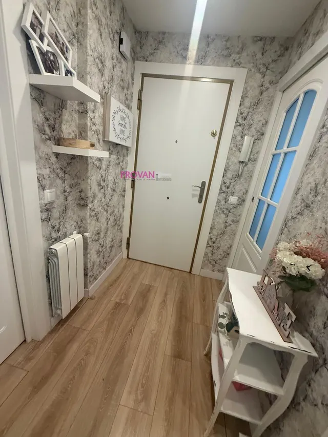 TRIPLEX REFORMADO EN FRESNOS CON PATIO, 3 DORMITORIOS, 3 BAÑ - foto 3