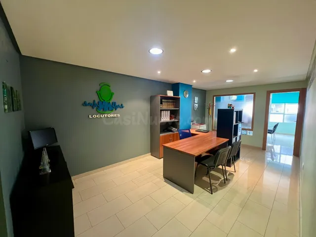 Local comercial reformado en entresuelo en pleno centro de O