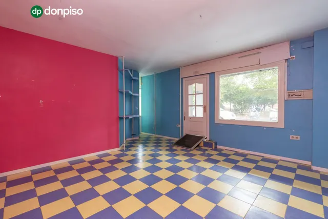 Local comercial en venta en calle agustina de aragón — 11