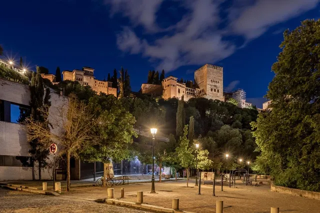 PRECIOSA CASA CON VISTAS A LA ALHAMBRA — 48