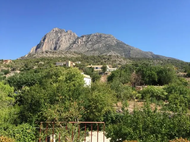Se vende  precioso chalet casa rural con todas los servicios a las faldas del Puig campaña — 37