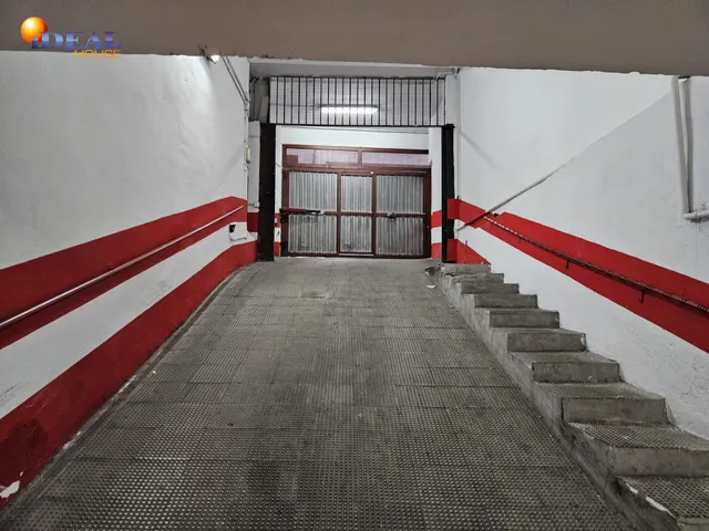 PLAZA DE GARAJE EN EL CENTRO DE GRANADA, JUNTO PLAZA TRINIDAD. — 2