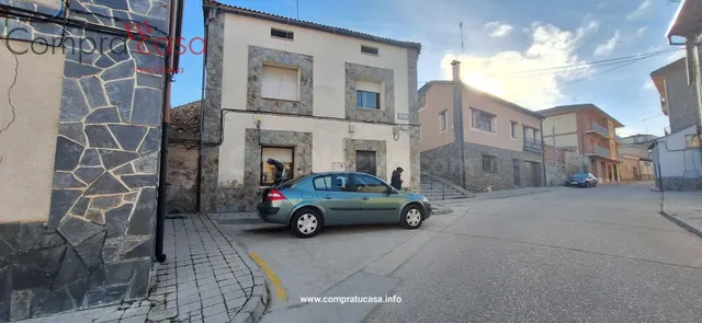 AMPLIA CASA EN CARBONERO. PARA REFORMAR - foto 2