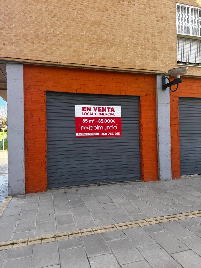LOCAL COMERCIAL EN VENTA — 12
