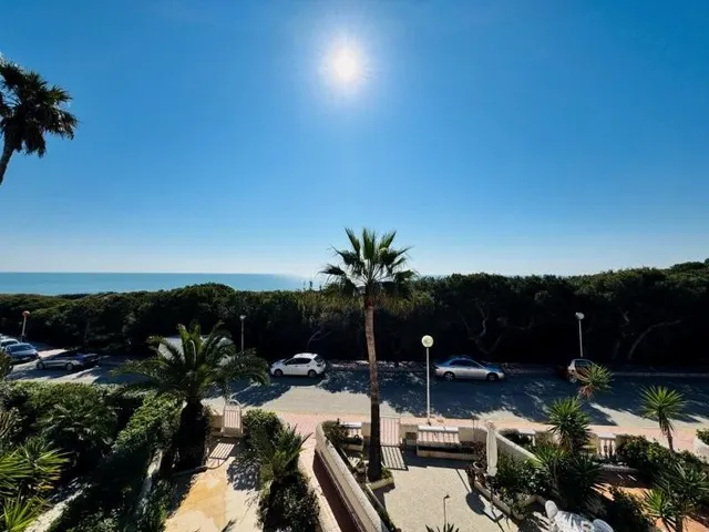VISTAS AL MAR Y PLAZA DE GARAJE — 35