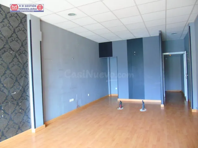 CASA EN PLANTA BAJA CON LOCAL COMERCIAL MAS SALON , BAÑO UN  - foto 4