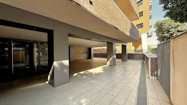 Poblenou: luz natural, dos amplias habitaciones y parking y trastero incluidos en el precio. — 38