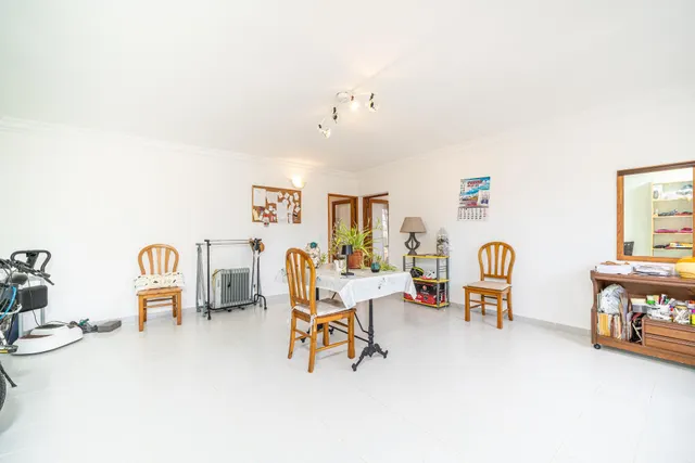 Chalet con amplio jardín y posibilidad de doble vivienda — 23