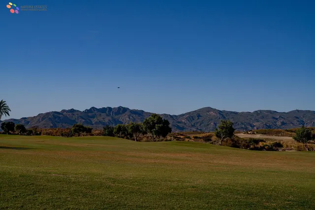 OPORTUNIDAD DE LUJO, EN URB. GOLF VALLE DEL ESTE, VERA. — 26