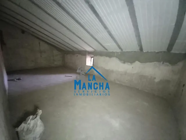 *53.000€* inmobiliaria la mancha vende casa con patio en Barrax ( Albacete ). — 44