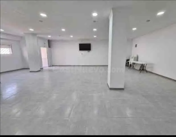 LOCAL COMERCIAL REFORMADO EN ZONA CÉNTRICA DE LA LÍNEA