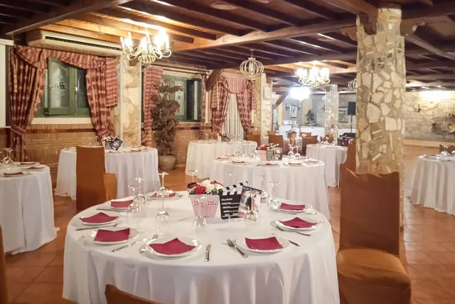 EN VENTA HOTEL Y RESTAURANTE LOS PINILLOS — 12