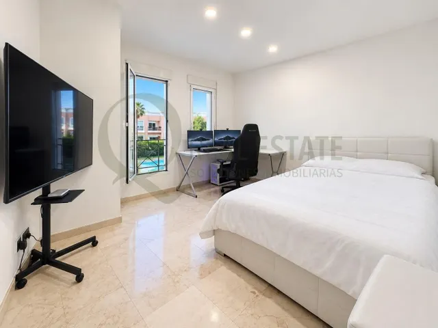 Exclusivo chalet adosado en Alicante golf, playa de san juan con piscina, terrazas y garaje — 19