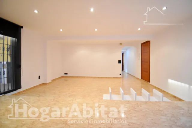 Espacio familiar y comodidad absoluta en este piso totalmente exterior con garaje privado cerrado — 10