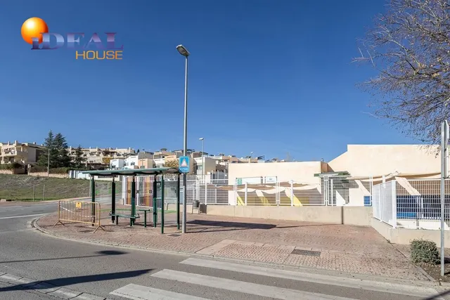 Parcela exclusiva con estructura de Chalet independiente y piscina en Urb. El Montecillo, Las Gabias — 35