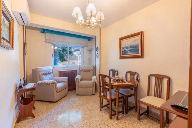 Amplia vivienda de 4 dormitorios con plaza de garaje opcional en Granada — 10