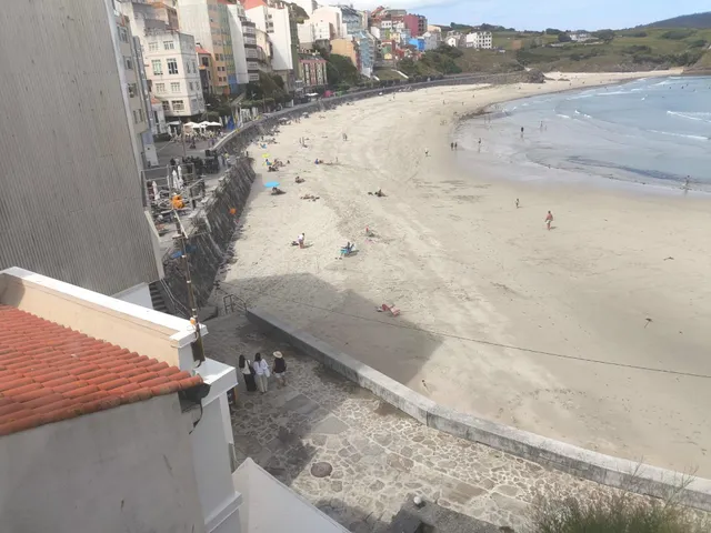 Acogedor Piso con Terraza y Terreno en Malpica - ¡Tu Refugio