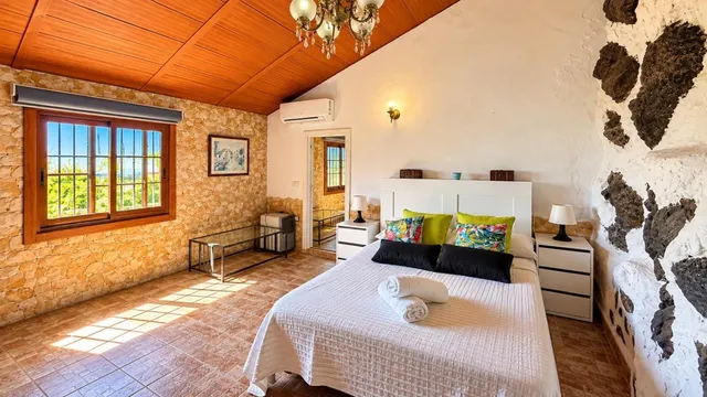 Finca exclusiva en Vilaflor · 2 viviendas, viñedo, bodega y piscina — 50