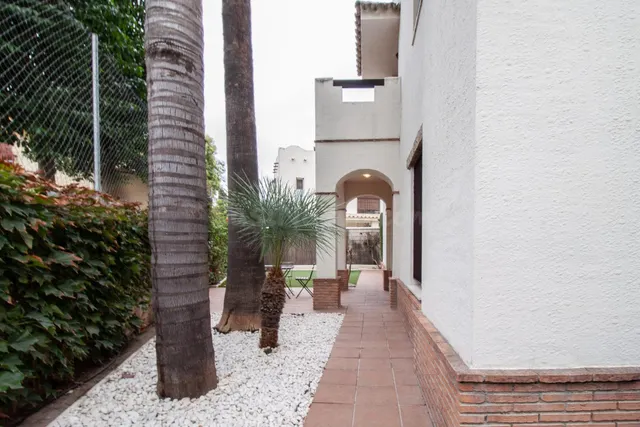 ¡Tu nuevo hogar en Bormujos! Magnífico chalet en alquiler con patio. — 2