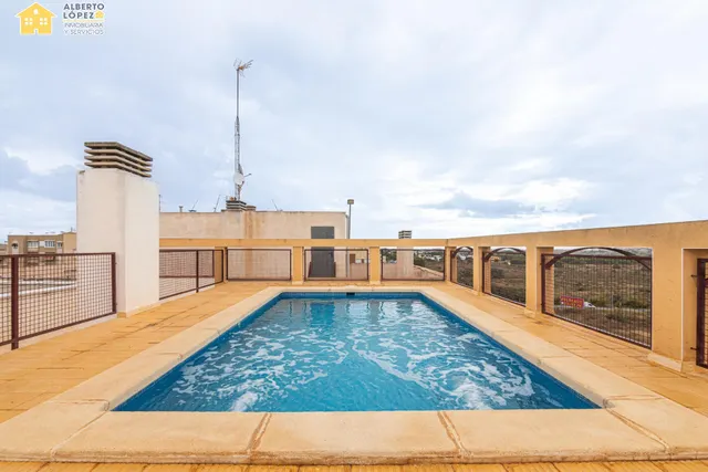 Piso soleado esquina con terraza y piscina comunitaria en El Altet — 31