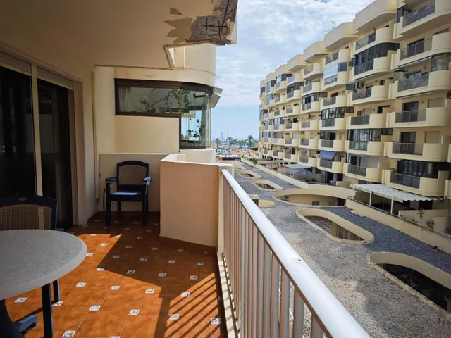 PISO CENTRICO EN FUENGIROLA CON VISTAS LATERALES AL PUERTO JUNTO A LA PLAYA. PERFECTO ESTADO — 19