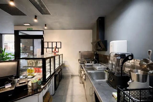Cafetería en traspaso con licencias vigentes y terraza en Pla del Real, Valencia — 11