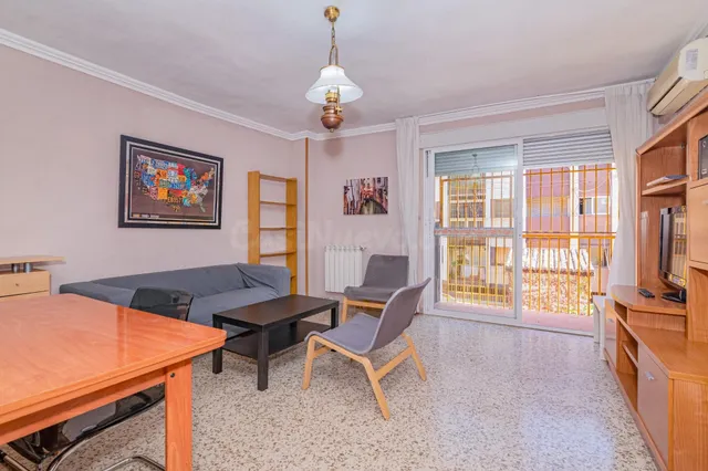 Piso de 3 habitaciones con mucho potencial en Parque Nueva G